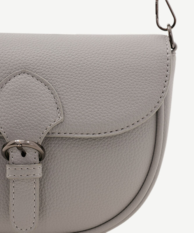 Tokalı Deri Görünümlü Çapraz Çanta