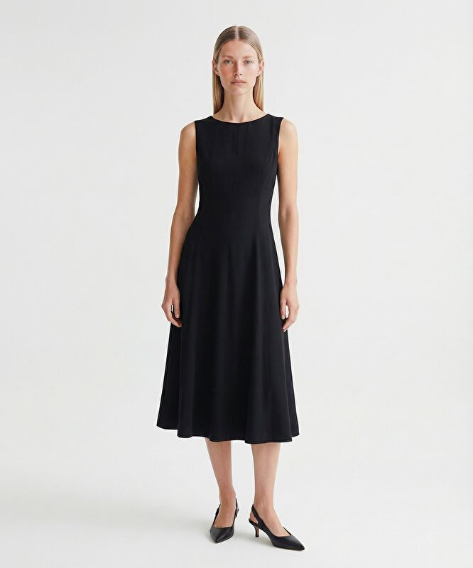 Dar Kayık Yaka Kolsuz Elbise