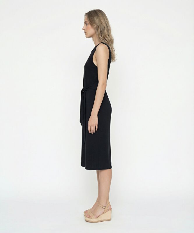 Düz Bisiklet Yaka Kolsuz Elbise