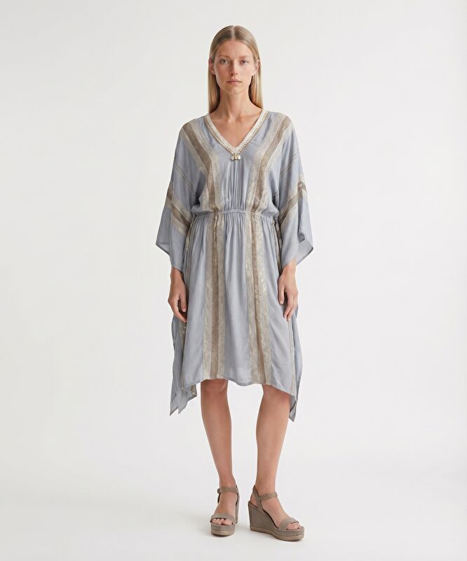 Bol V Yaka Kısa Kol Elbise