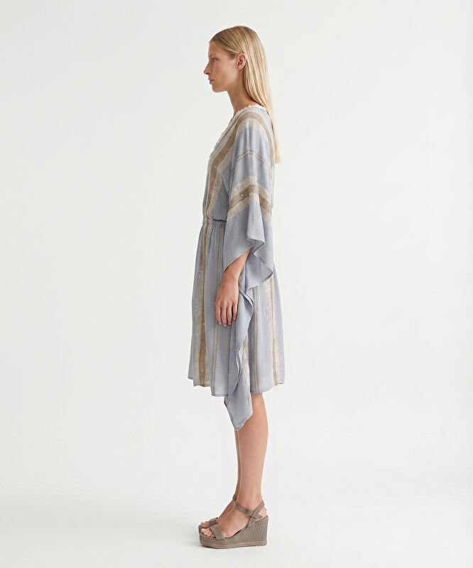 Bol V Yaka Kısa Kol Elbise