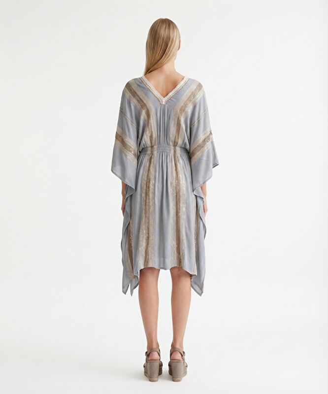 Bol V Yaka Kısa Kol Elbise