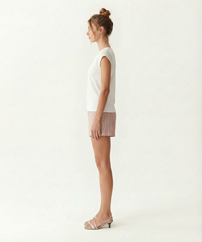 Regular V Yaka Kısa Kol T-shirt