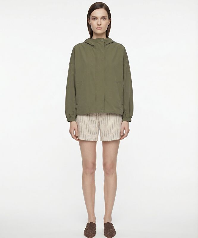 Geniş Kapüşonlu Yaka Uzun Kol Yağmurluk