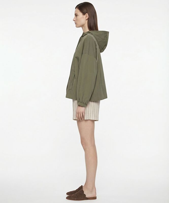 Geniş Kapüşonlu Yaka Uzun Kol Yağmurluk